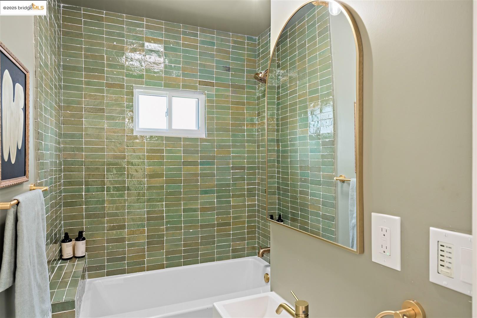 Detail Gallery Image 23 of 49 For 615 Kains Ave, Albany,  CA 94706 - 3 Beds | 2 Baths