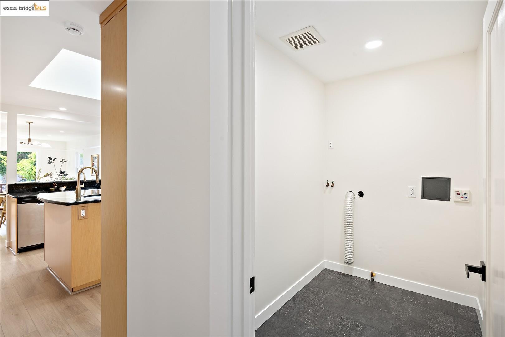 Detail Gallery Image 27 of 49 For 615 Kains Ave, Albany,  CA 94706 - 3 Beds | 2 Baths