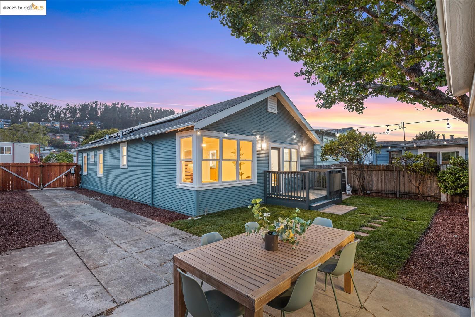 Detail Gallery Image 30 of 49 For 615 Kains Ave, Albany,  CA 94706 - 3 Beds | 2 Baths