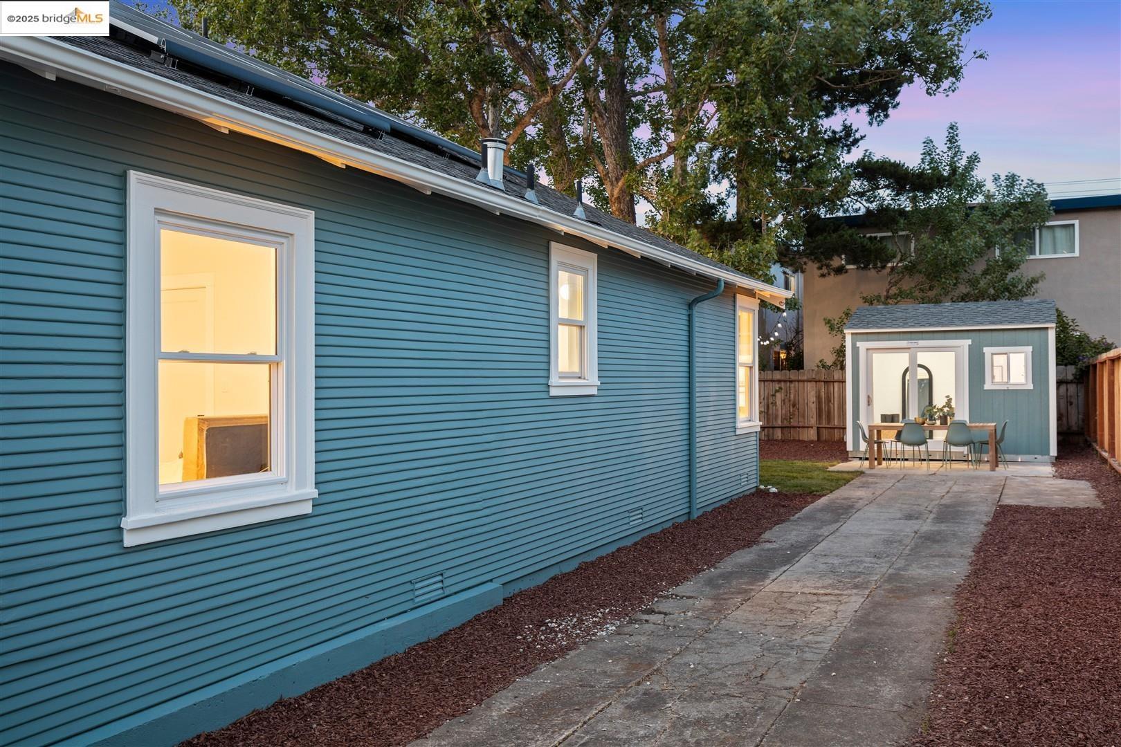 Detail Gallery Image 34 of 49 For 615 Kains Ave, Albany,  CA 94706 - 3 Beds | 2 Baths