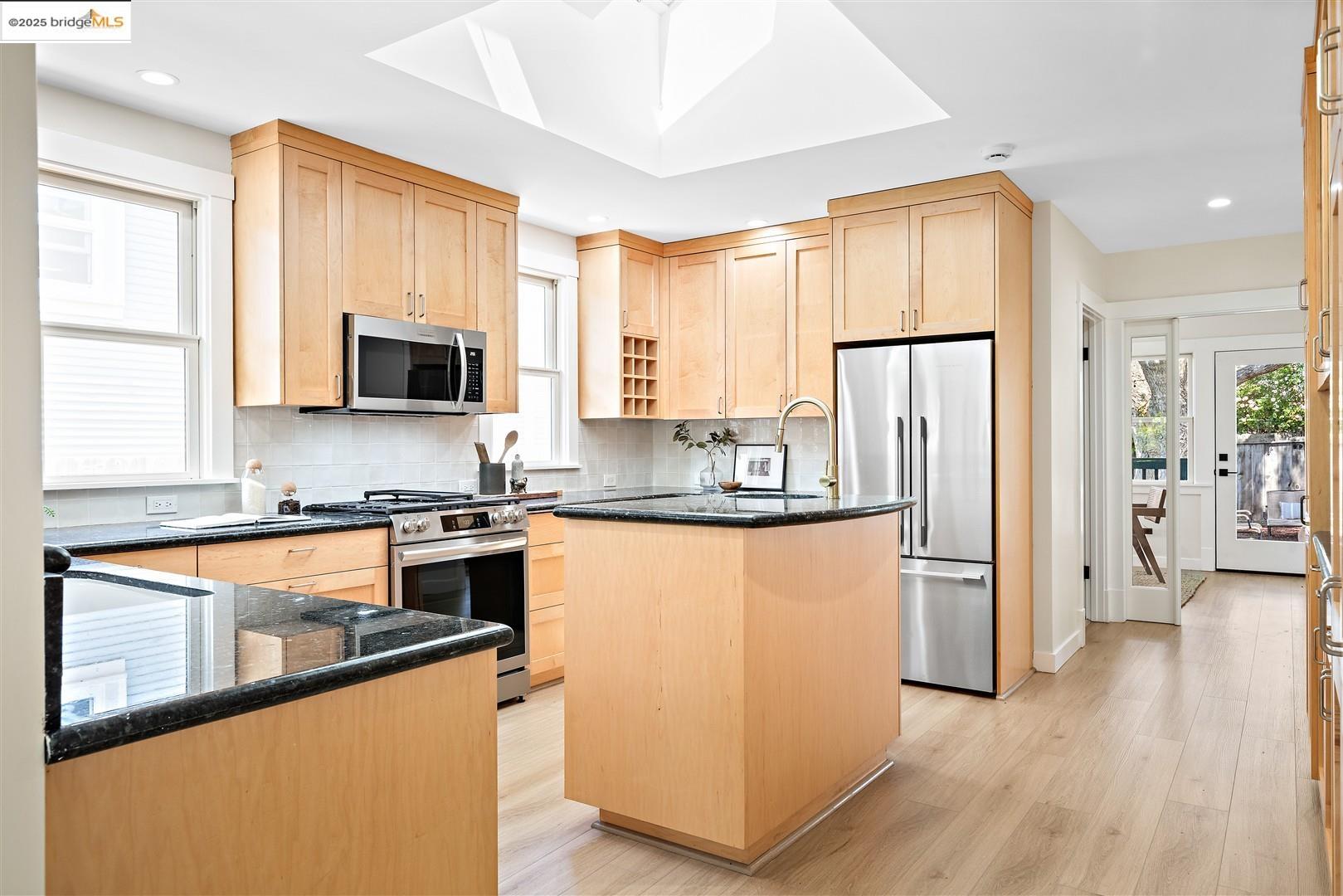 Detail Gallery Image 10 of 49 For 615 Kains Ave, Albany,  CA 94706 - 3 Beds | 2 Baths