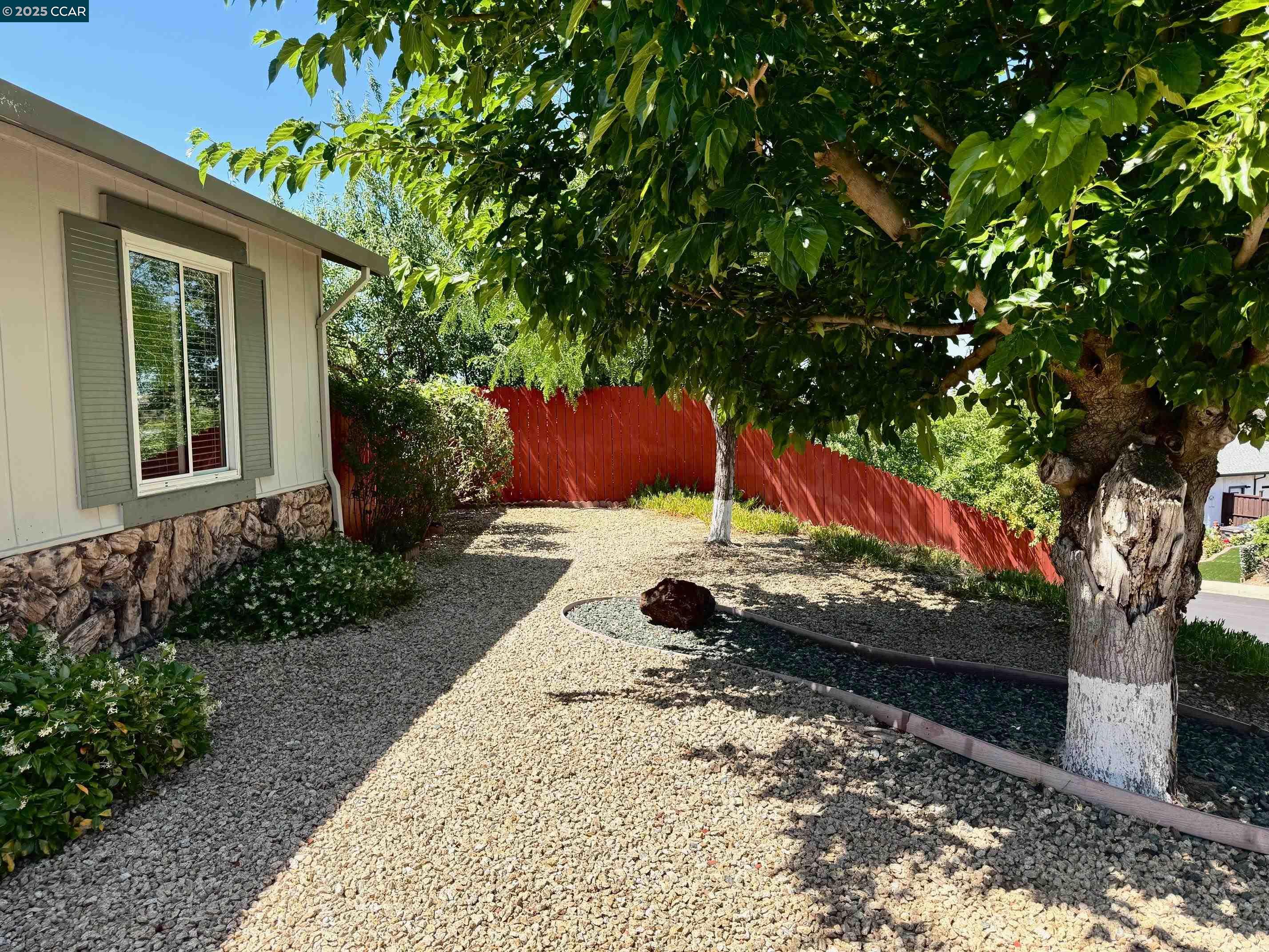 Detail Gallery Image 2 of 25 For 2139 Chestnut Dr, Pittsburg,  CA 94565 - 3 Beds | 2 Baths