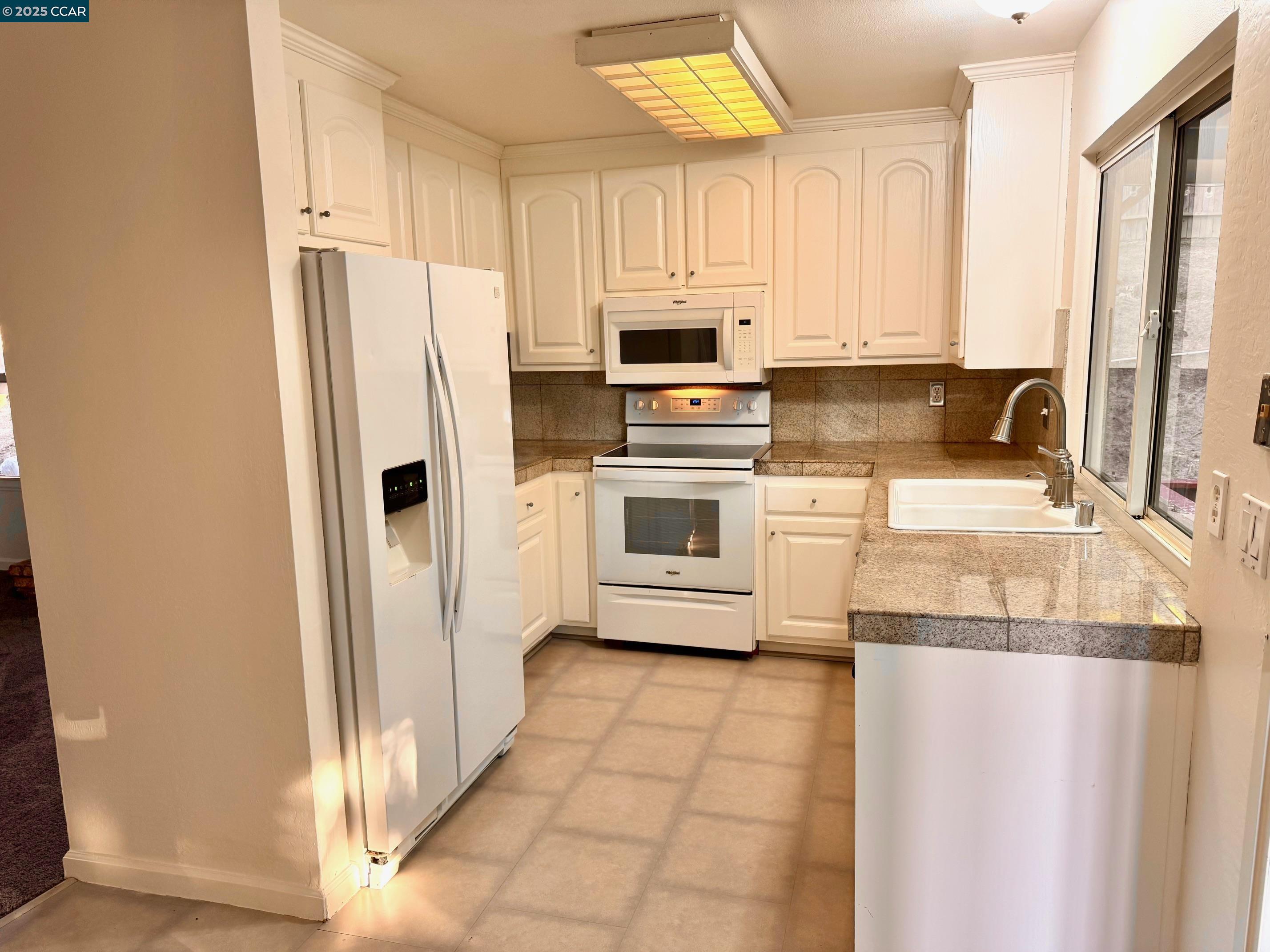 Detail Gallery Image 13 of 25 For 2139 Chestnut Dr, Pittsburg,  CA 94565 - 3 Beds | 2 Baths