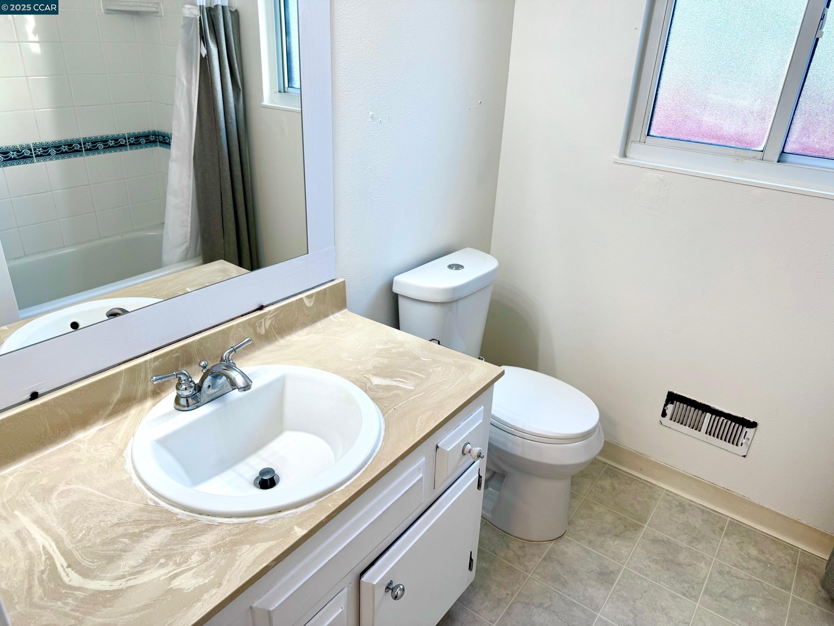 Detail Gallery Image 15 of 25 For 2139 Chestnut Dr, Pittsburg,  CA 94565 - 3 Beds | 2 Baths