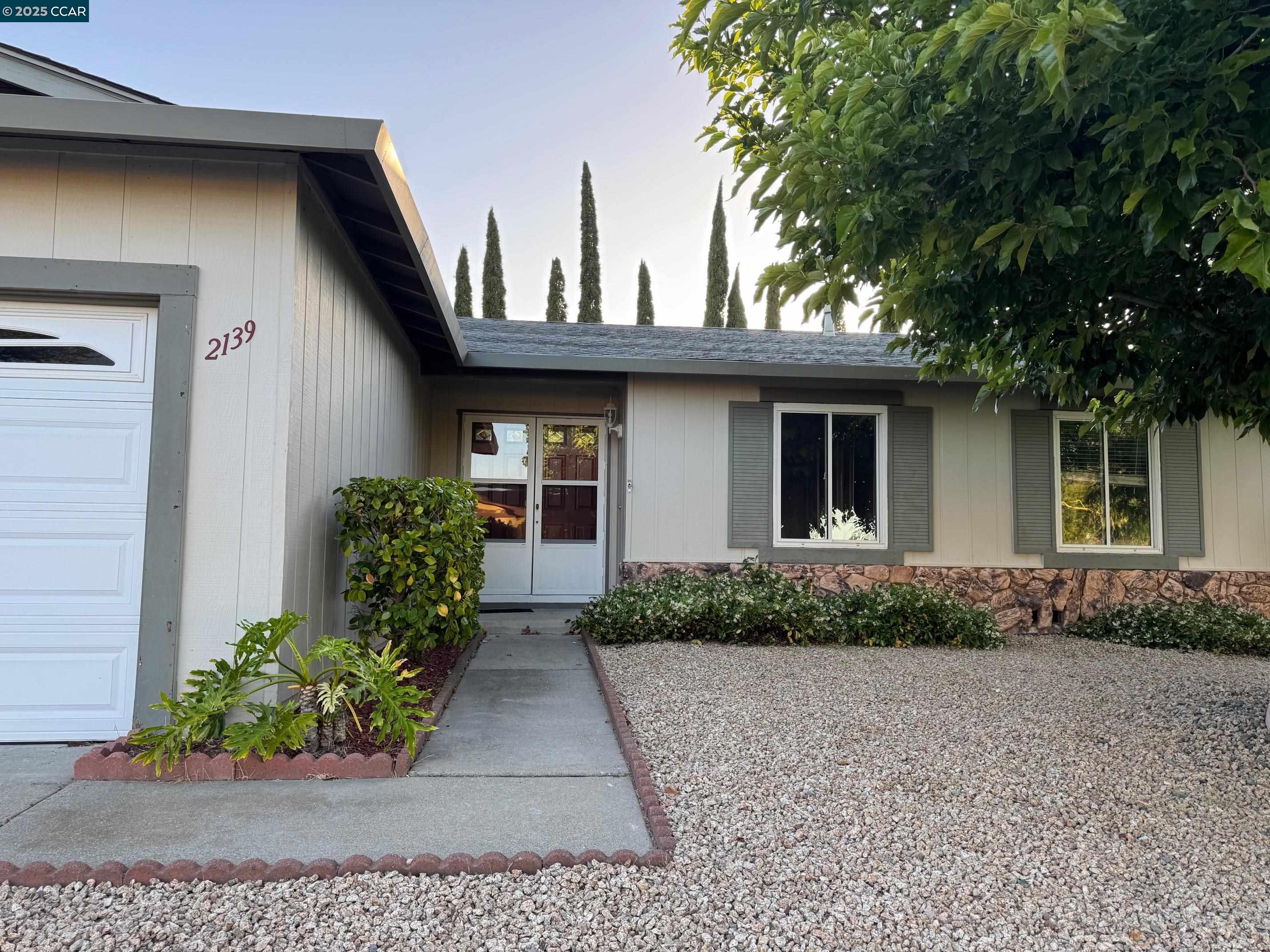 Detail Gallery Image 3 of 25 For 2139 Chestnut Dr, Pittsburg,  CA 94565 - 3 Beds | 2 Baths
