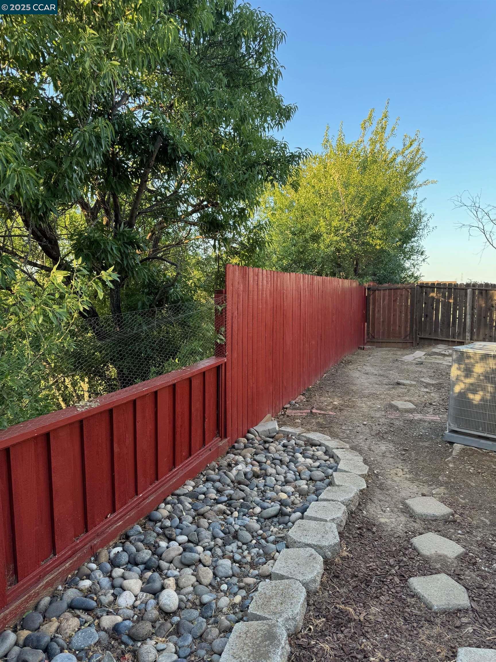 Detail Gallery Image 23 of 25 For 2139 Chestnut Dr, Pittsburg,  CA 94565 - 3 Beds | 2 Baths