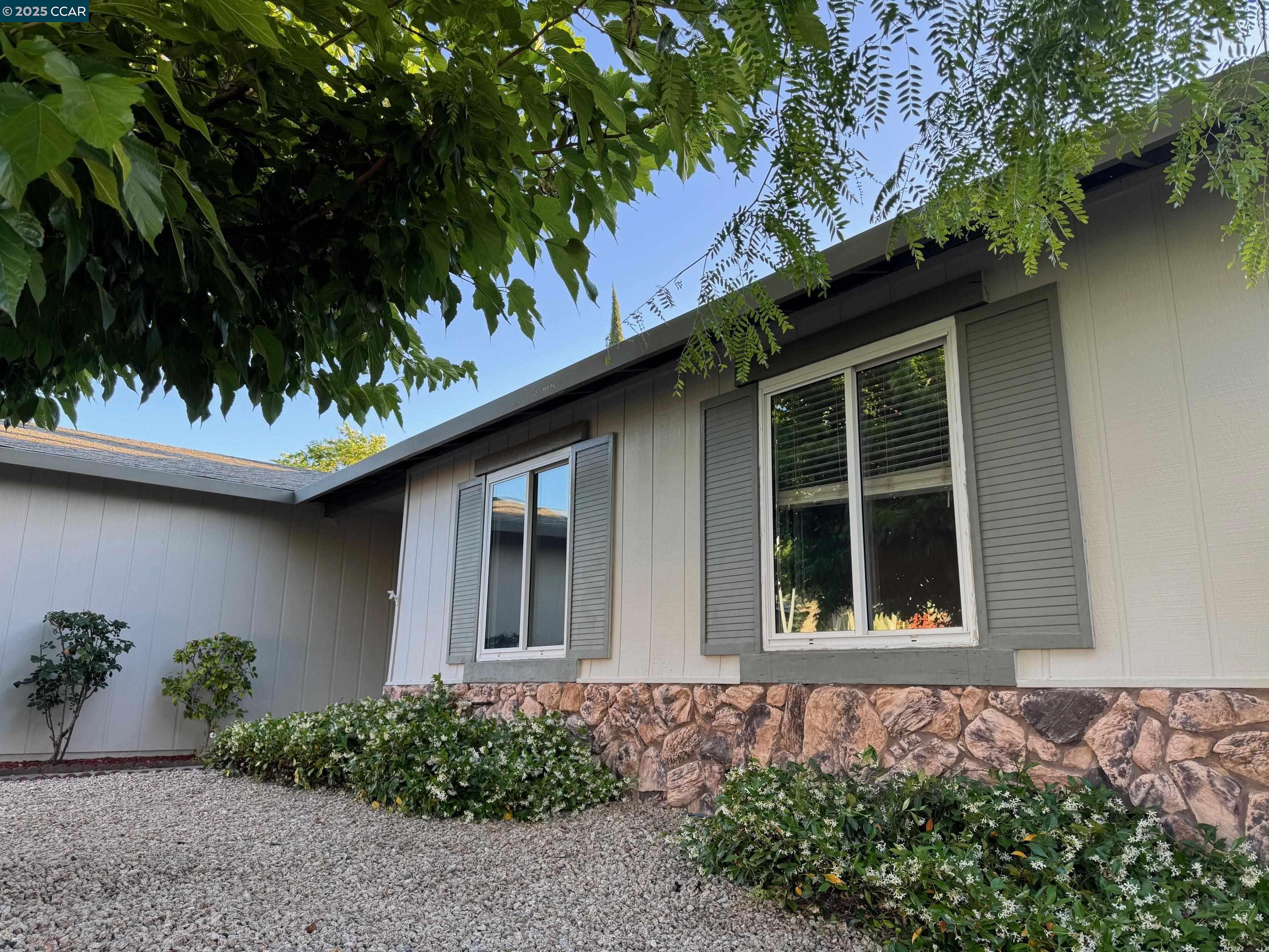 Detail Gallery Image 4 of 25 For 2139 Chestnut Dr, Pittsburg,  CA 94565 - 3 Beds | 2 Baths