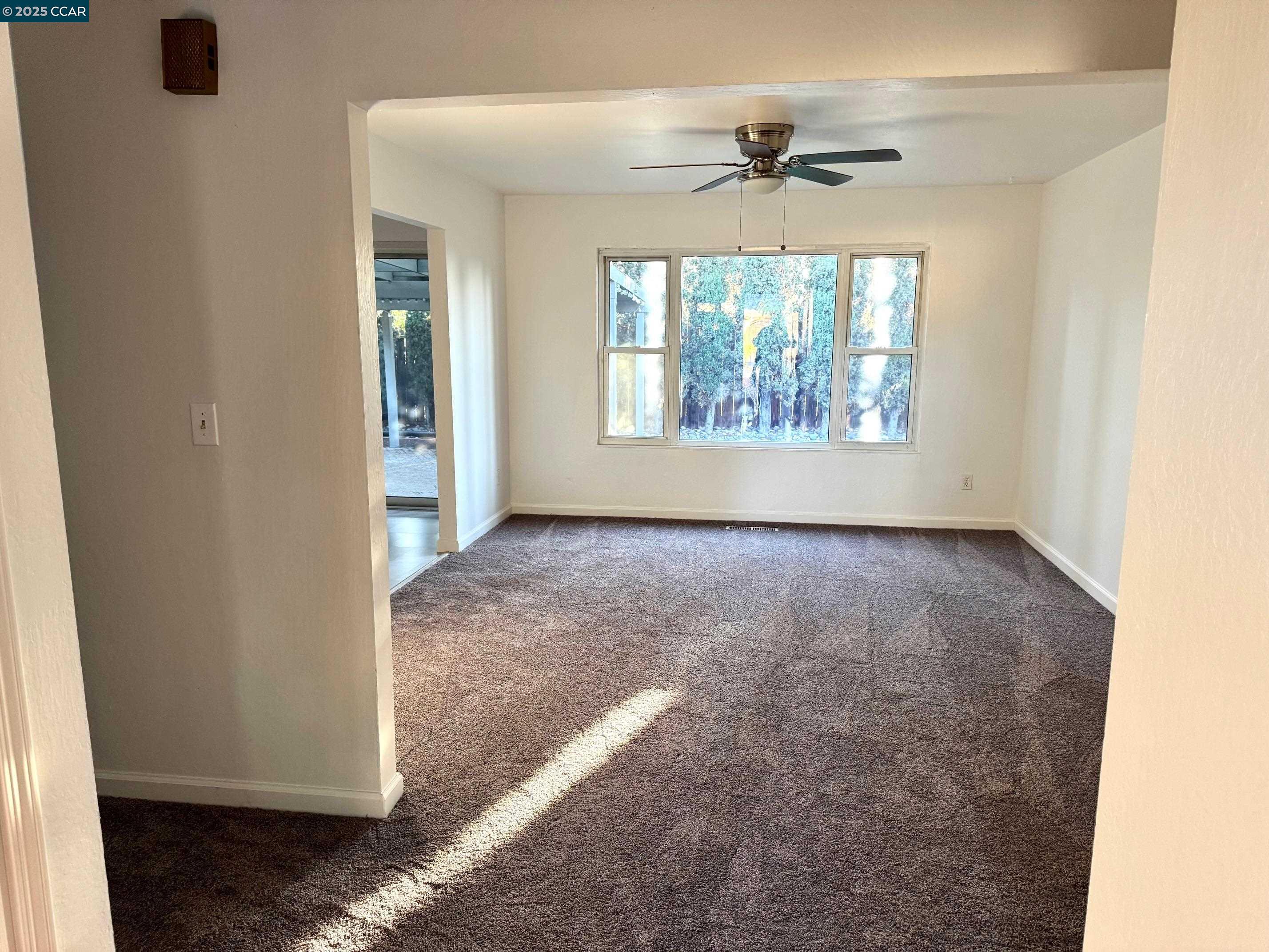 Detail Gallery Image 5 of 25 For 2139 Chestnut Dr, Pittsburg,  CA 94565 - 3 Beds | 2 Baths
