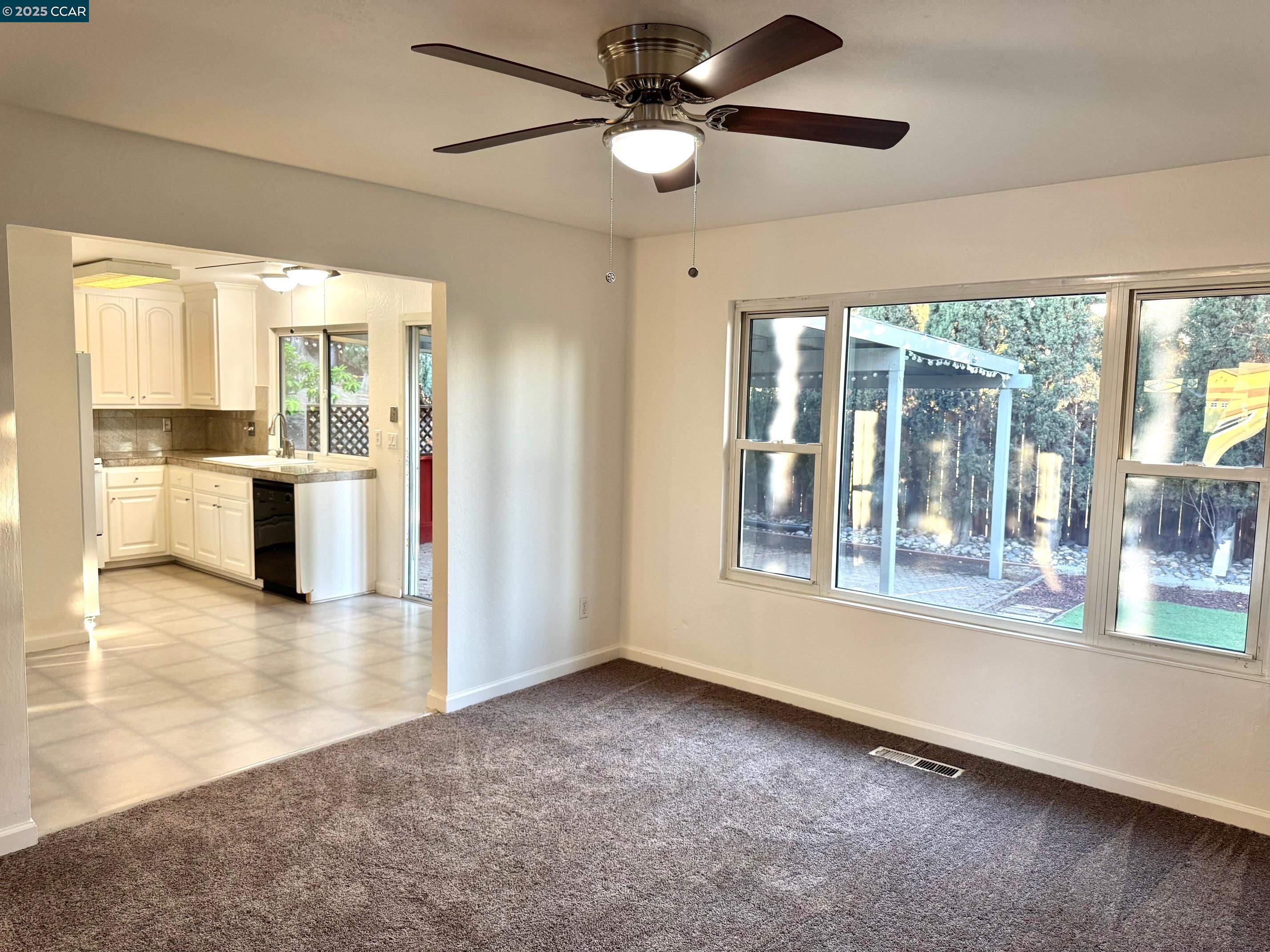 Detail Gallery Image 6 of 25 For 2139 Chestnut Dr, Pittsburg,  CA 94565 - 3 Beds | 2 Baths