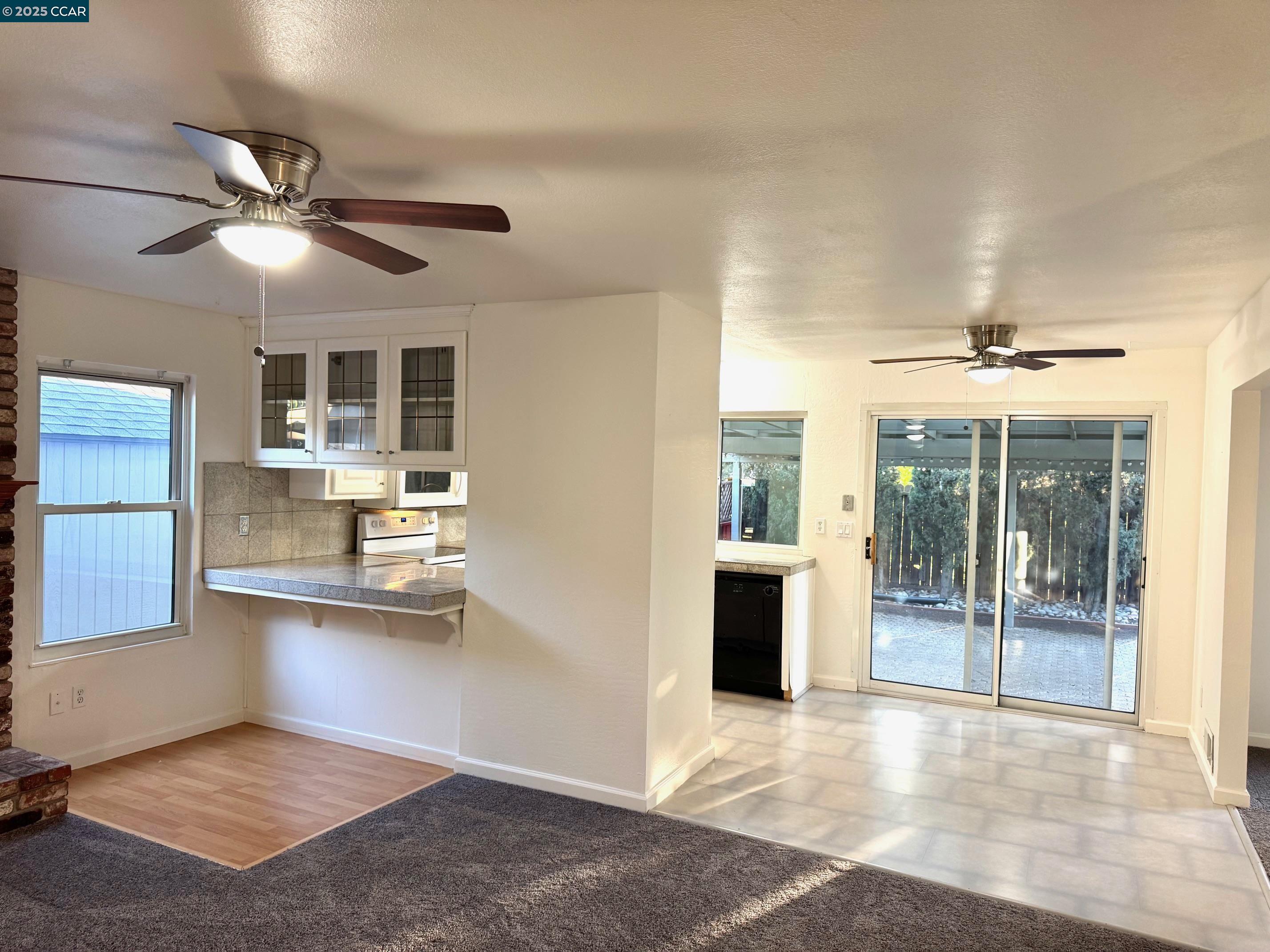 Detail Gallery Image 7 of 25 For 2139 Chestnut Dr, Pittsburg,  CA 94565 - 3 Beds | 2 Baths