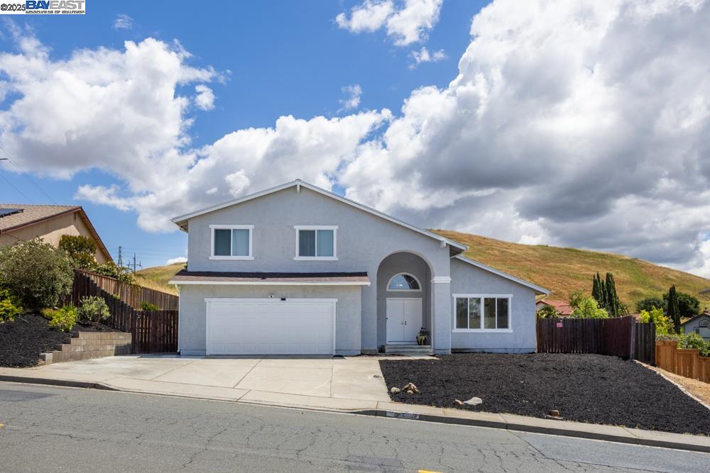 Detail Gallery Image 1 of 33 For 457 Violet Rd, Hercules,  CA 94547 - 4 Beds | 3 Baths
