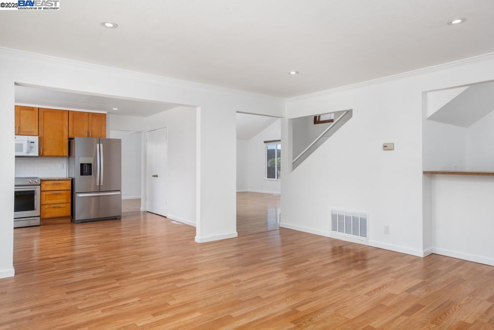Detail Gallery Image 14 of 33 For 457 Violet Rd, Hercules,  CA 94547 - 4 Beds | 3 Baths
