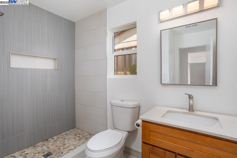 Detail Gallery Image 17 of 33 For 457 Violet Rd, Hercules,  CA 94547 - 4 Beds | 3 Baths