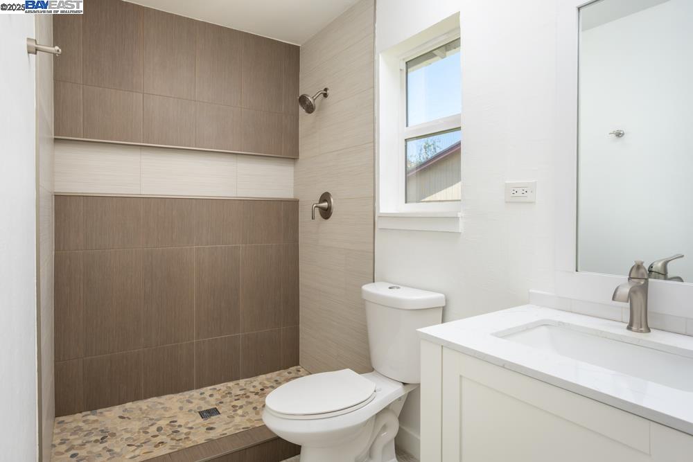 Detail Gallery Image 24 of 33 For 457 Violet Rd, Hercules,  CA 94547 - 4 Beds | 3 Baths