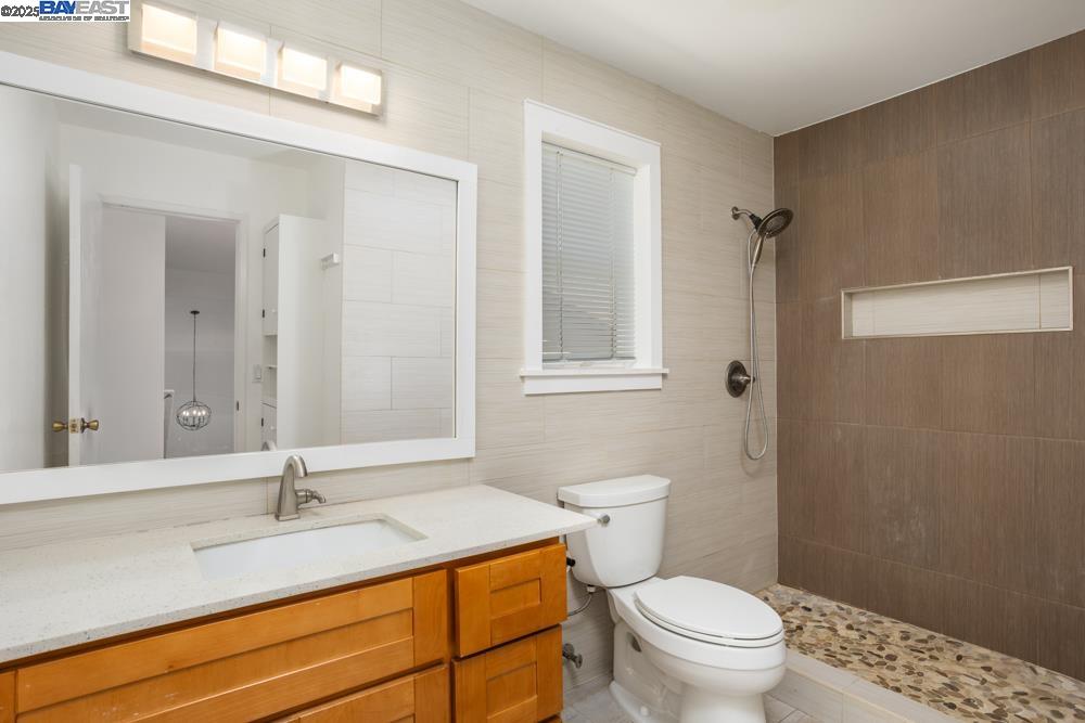 Detail Gallery Image 27 of 33 For 457 Violet Rd, Hercules,  CA 94547 - 4 Beds | 3 Baths