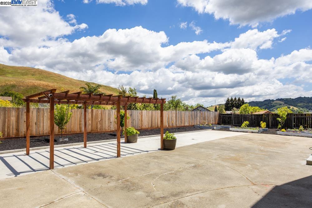 Detail Gallery Image 30 of 33 For 457 Violet Rd, Hercules,  CA 94547 - 4 Beds | 3 Baths