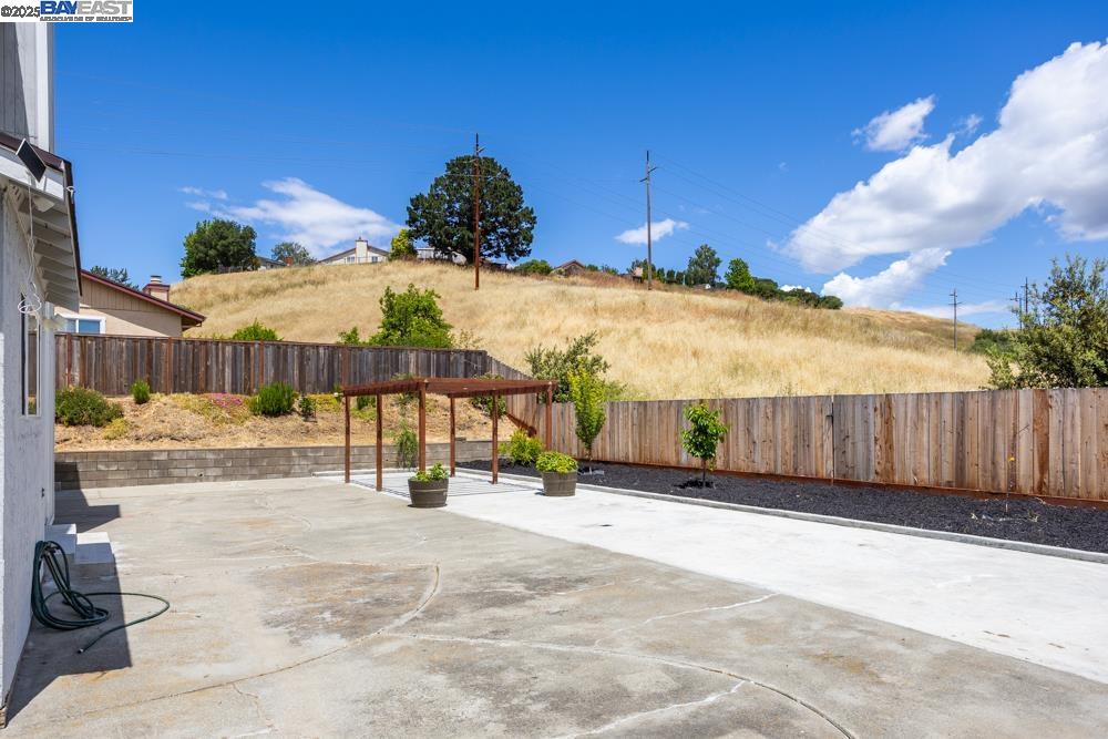 Detail Gallery Image 32 of 33 For 457 Violet Rd, Hercules,  CA 94547 - 4 Beds | 3 Baths