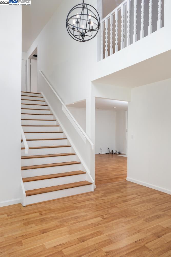 Detail Gallery Image 5 of 33 For 457 Violet Rd, Hercules,  CA 94547 - 4 Beds | 3 Baths