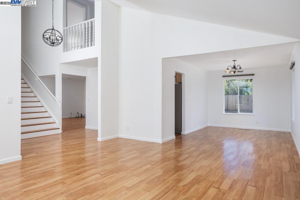 Detail Gallery Image 6 of 33 For 457 Violet Rd, Hercules,  CA 94547 - 4 Beds | 3 Baths