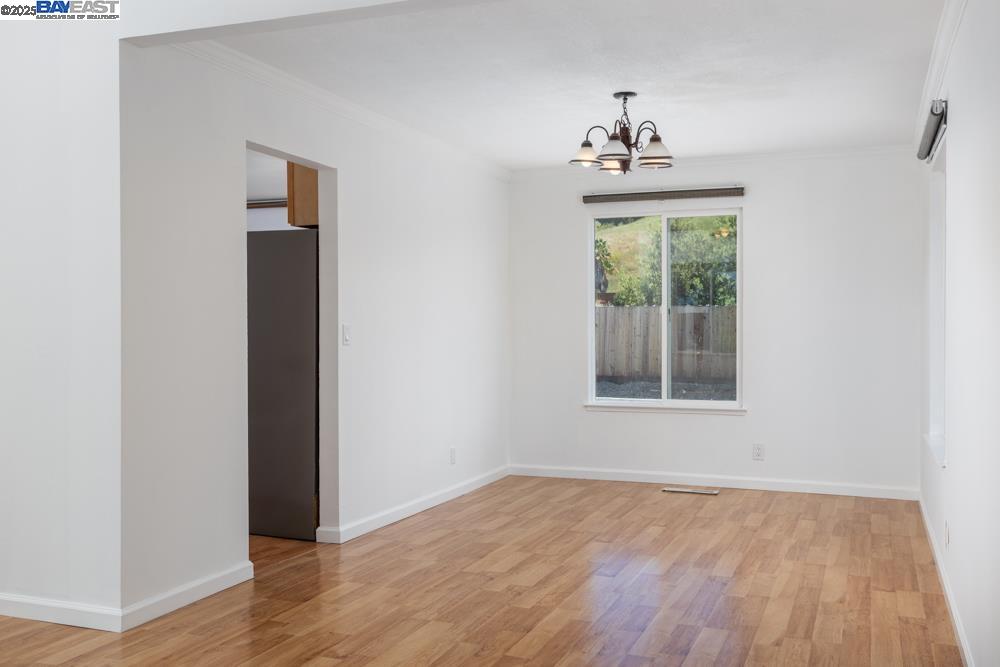 Detail Gallery Image 8 of 33 For 457 Violet Rd, Hercules,  CA 94547 - 4 Beds | 3 Baths
