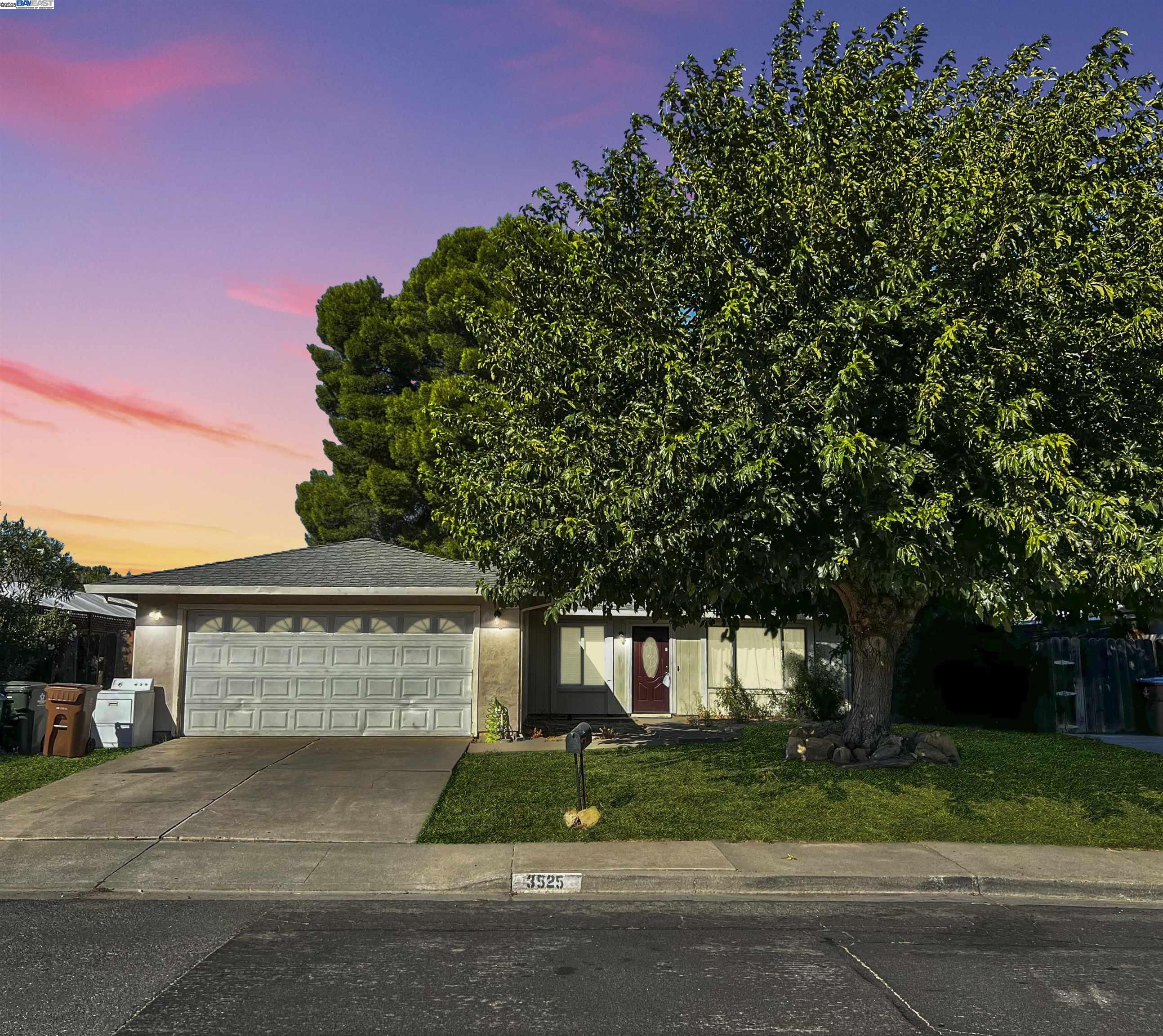 Detail Gallery Image 1 of 1 For 3525 Dimaggio Way, Antioch,  CA 94509 - 3 Beds | 2 Baths