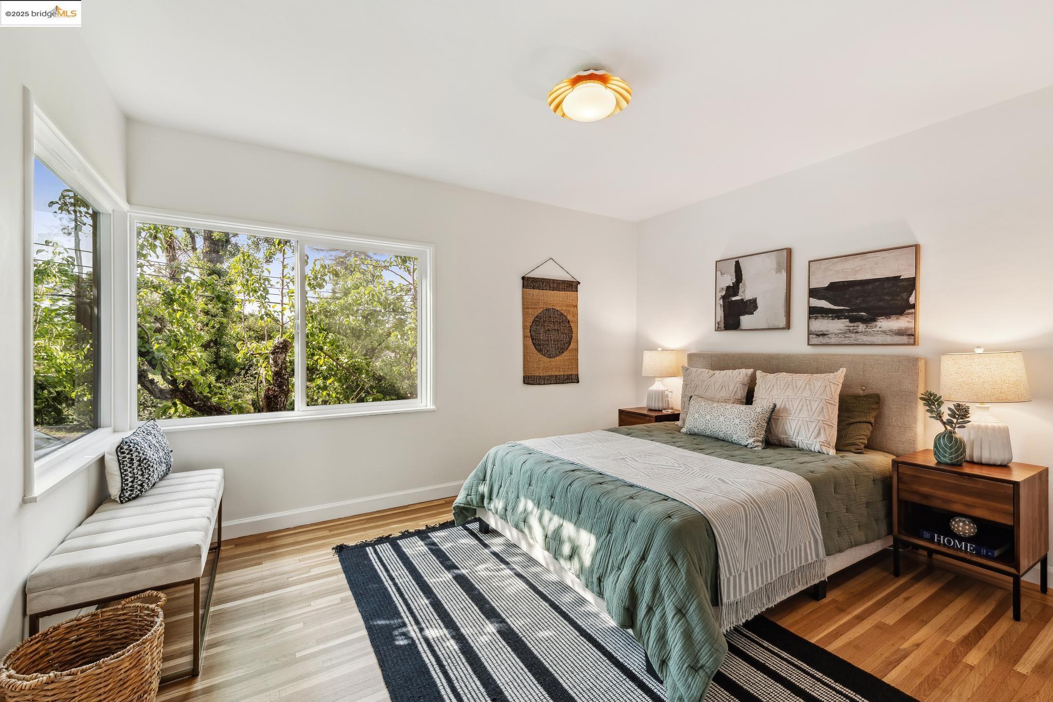 Detail Gallery Image 21 of 42 For 5625 Snake Rd, Oakland,  CA 94611 - 2 Beds | 2 Baths