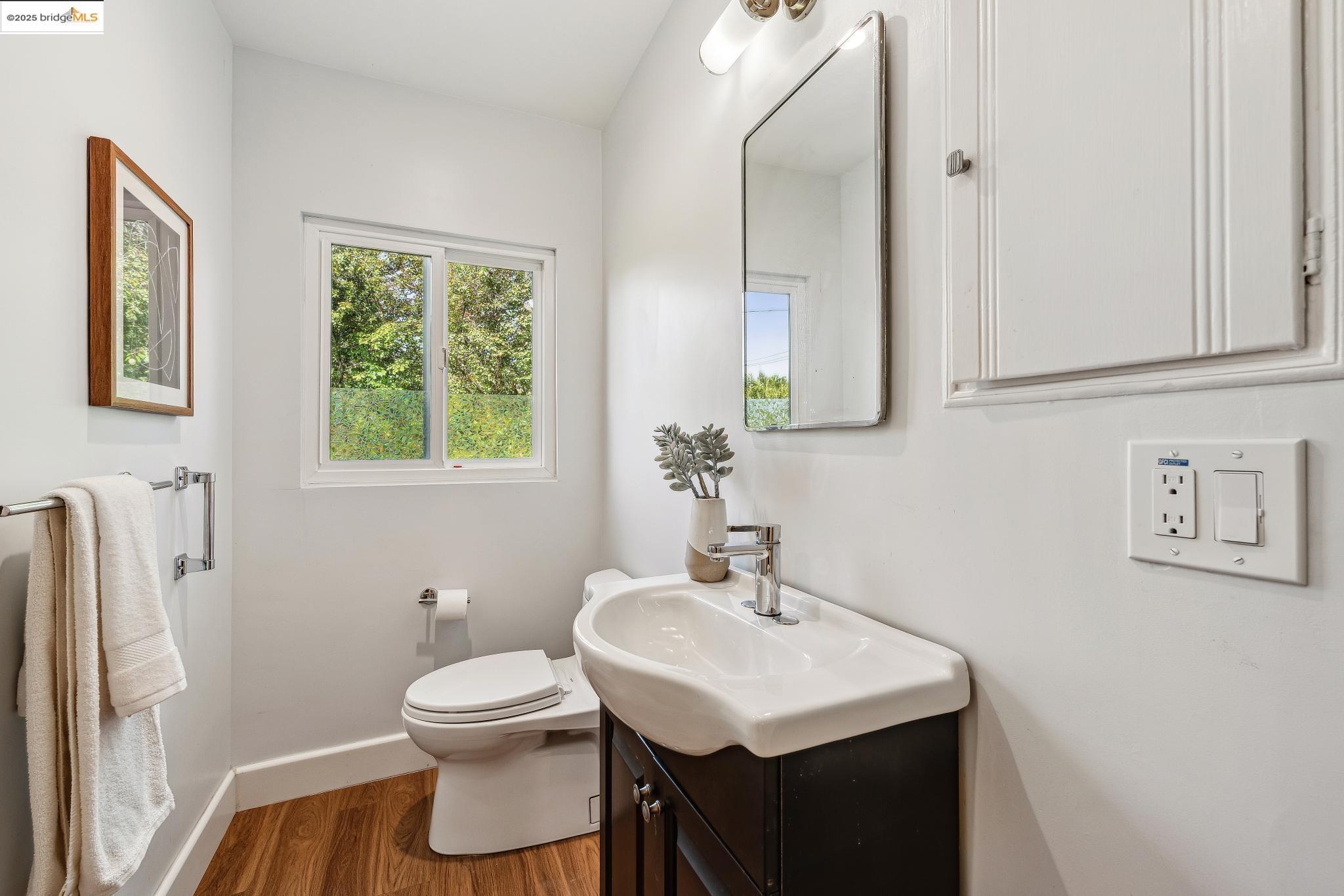 Detail Gallery Image 22 of 42 For 5625 Snake Rd, Oakland,  CA 94611 - 2 Beds | 2 Baths