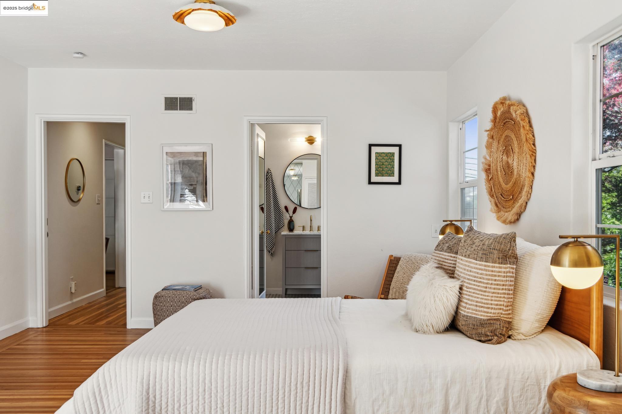 Detail Gallery Image 24 of 42 For 5625 Snake Rd, Oakland,  CA 94611 - 2 Beds | 2 Baths