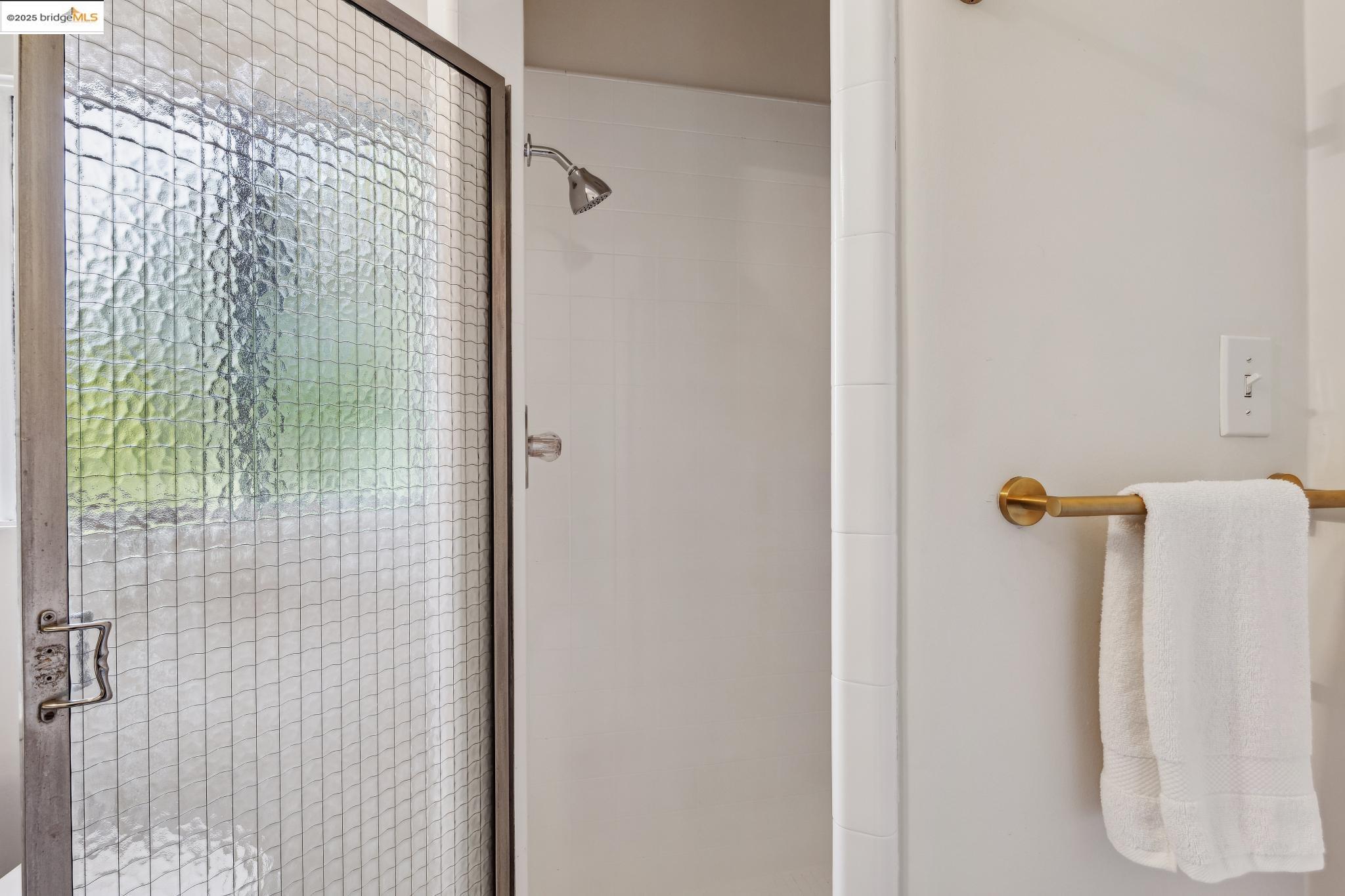 Detail Gallery Image 29 of 42 For 5625 Snake Rd, Oakland,  CA 94611 - 2 Beds | 2 Baths