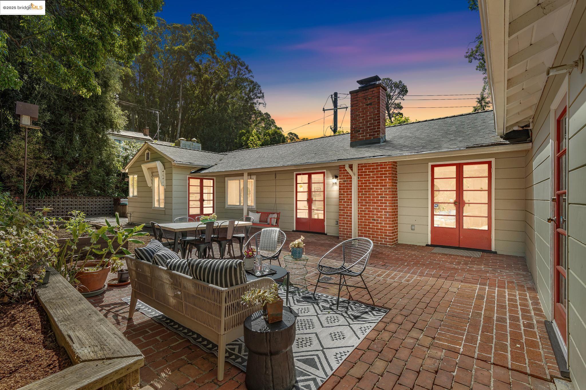 Detail Gallery Image 38 of 42 For 5625 Snake Rd, Oakland,  CA 94611 - 2 Beds | 2 Baths