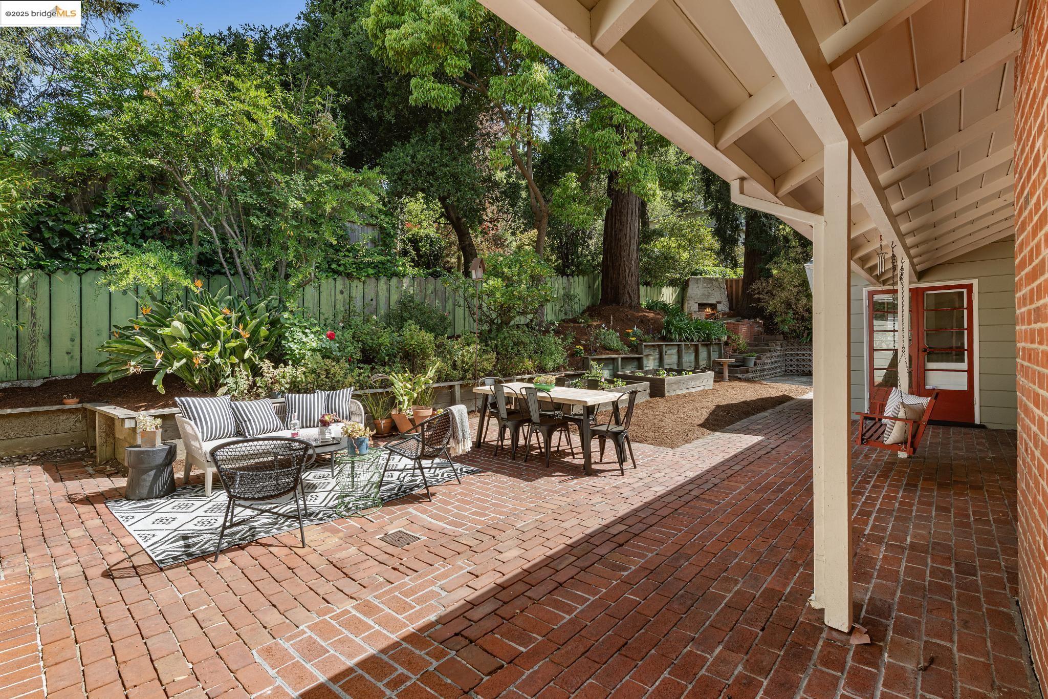 Detail Gallery Image 39 of 42 For 5625 Snake Rd, Oakland,  CA 94611 - 2 Beds | 2 Baths