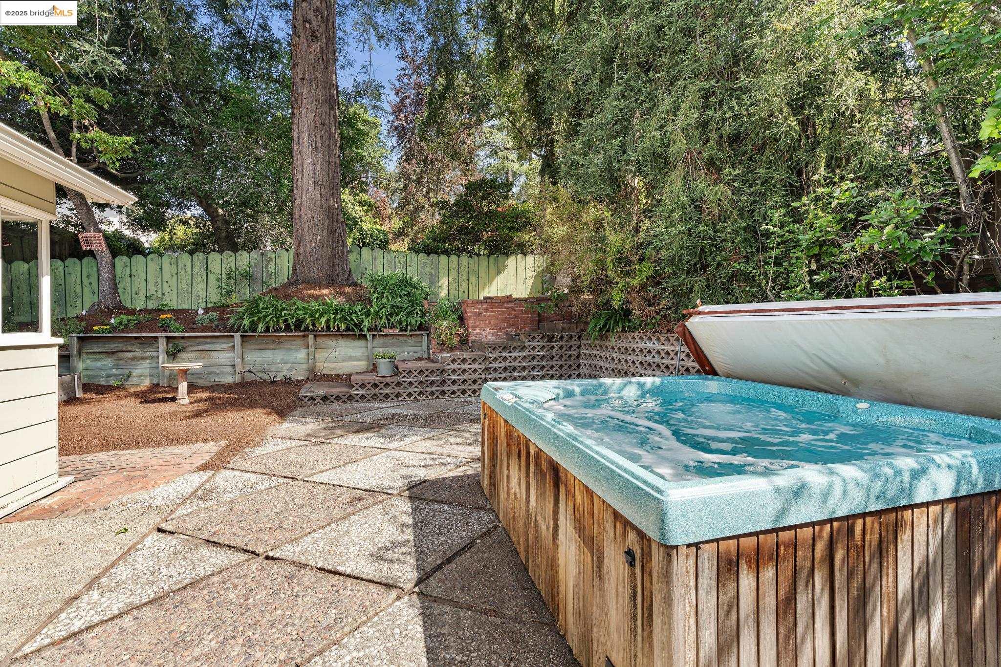 Detail Gallery Image 40 of 42 For 5625 Snake Rd, Oakland,  CA 94611 - 2 Beds | 2 Baths