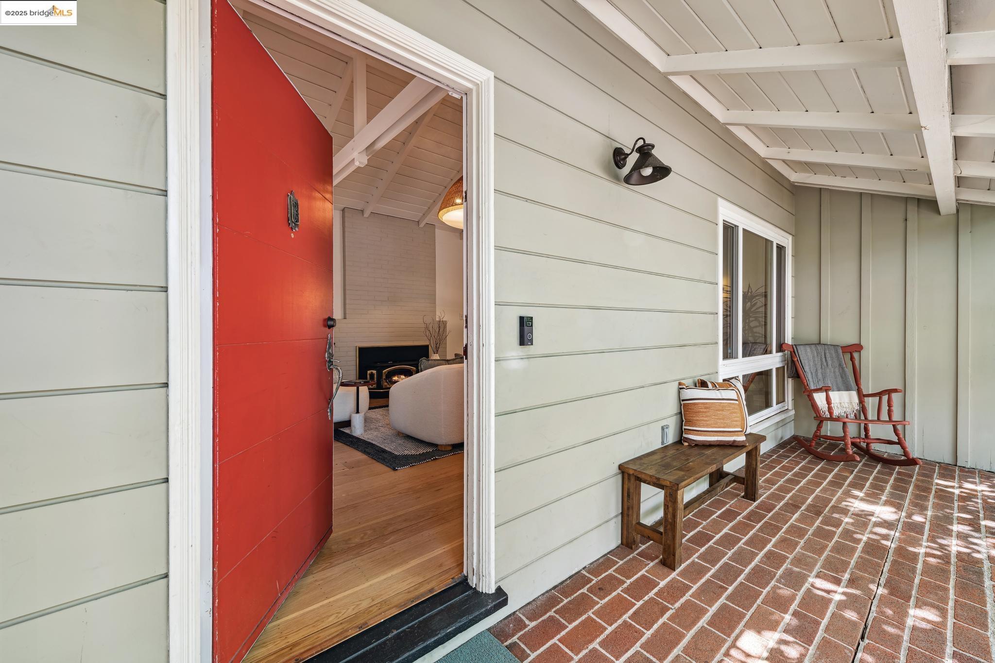 Detail Gallery Image 5 of 42 For 5625 Snake Rd, Oakland,  CA 94611 - 2 Beds | 2 Baths