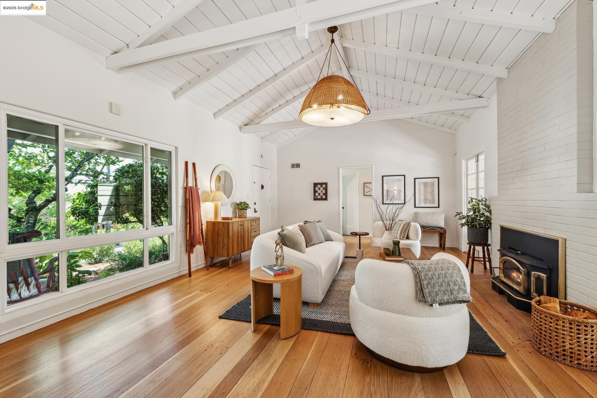 Detail Gallery Image 8 of 42 For 5625 Snake Rd, Oakland,  CA 94611 - 2 Beds | 2 Baths