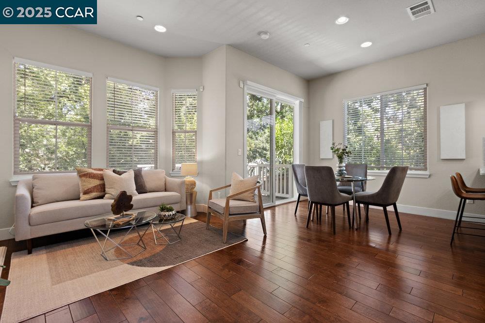 Detail Gallery Image 1 of 45 For 2299 Overlook Dr, Walnut Creek,  CA 94597 - 3 Beds | 2/1 Baths