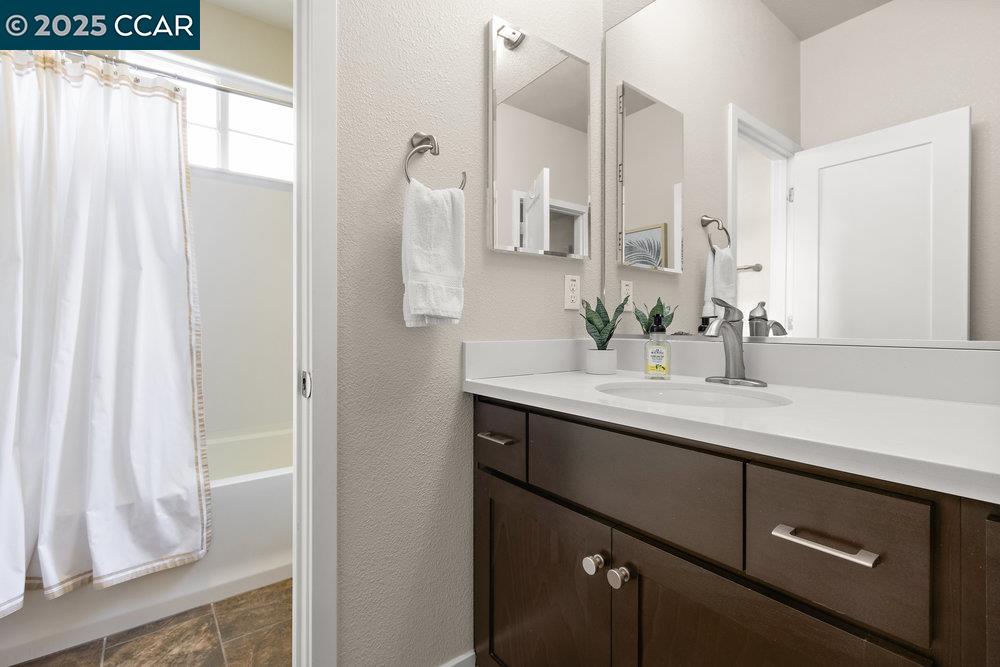 Detail Gallery Image 23 of 45 For 2299 Overlook Dr, Walnut Creek,  CA 94597 - 3 Beds | 2/1 Baths