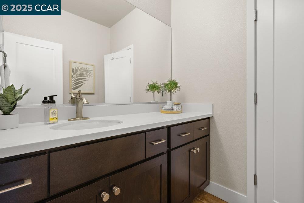 Detail Gallery Image 24 of 45 For 2299 Overlook Dr, Walnut Creek,  CA 94597 - 3 Beds | 2/1 Baths