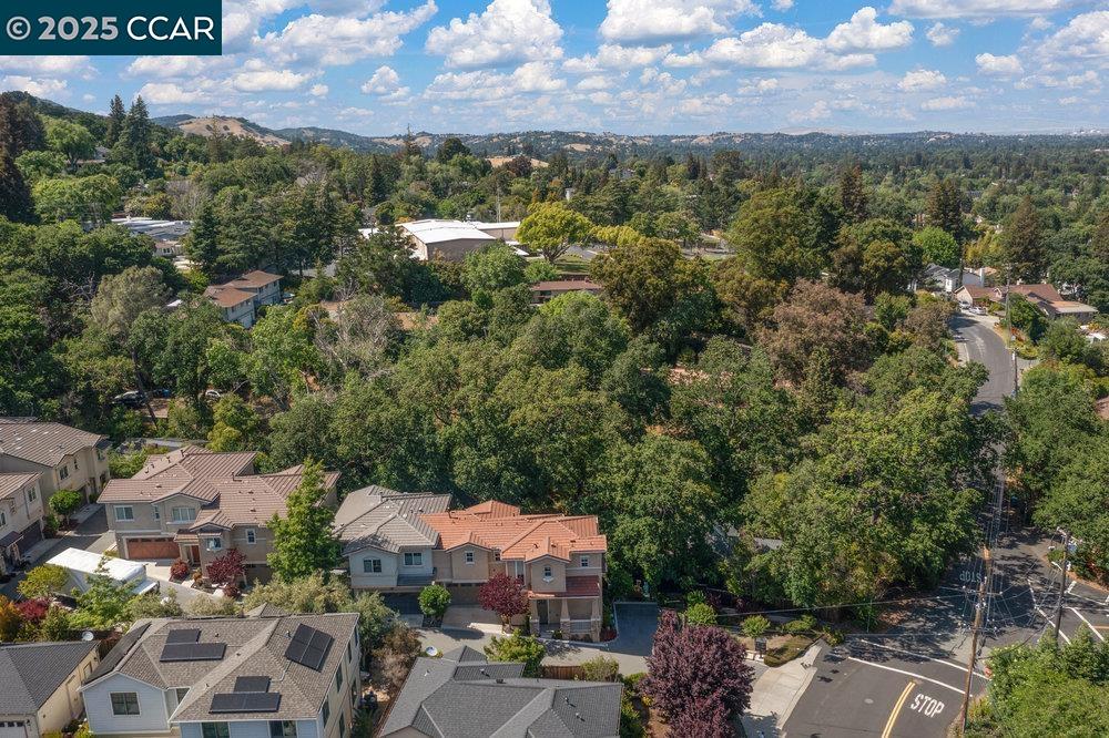 Detail Gallery Image 37 of 45 For 2299 Overlook Dr, Walnut Creek,  CA 94597 - 3 Beds | 2/1 Baths