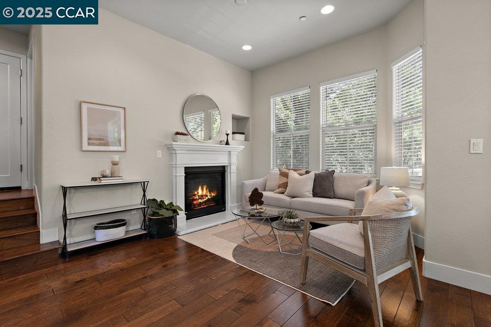 Detail Gallery Image 5 of 45 For 2299 Overlook Dr, Walnut Creek,  CA 94597 - 3 Beds | 2/1 Baths