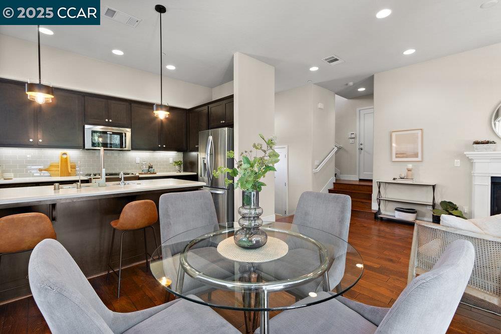 Detail Gallery Image 10 of 45 For 2299 Overlook Dr, Walnut Creek,  CA 94597 - 3 Beds | 2/1 Baths