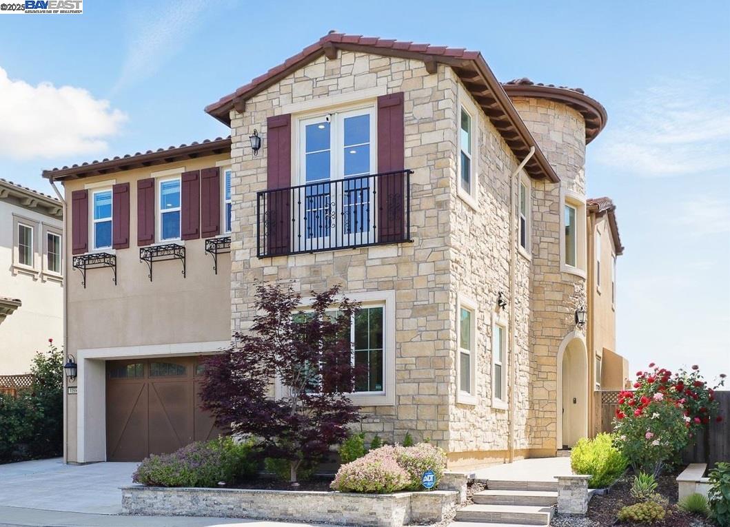 Detail Gallery Image 1 of 60 For 1059 Trumpet Vine Ln, San Ramon,  CA 94582 - 4 Beds | 3/1 Baths