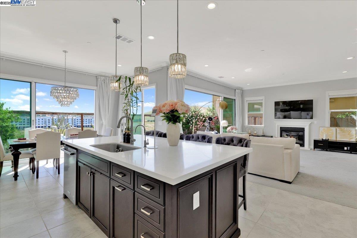 Detail Gallery Image 12 of 60 For 1059 Trumpet Vine Ln, San Ramon,  CA 94582 - 4 Beds | 3/1 Baths