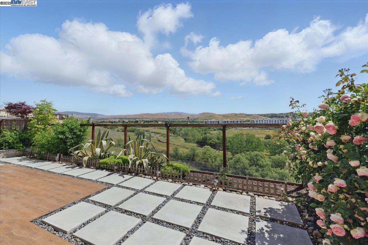 Detail Gallery Image 22 of 60 For 1059 Trumpet Vine Ln, San Ramon,  CA 94582 - 4 Beds | 3/1 Baths