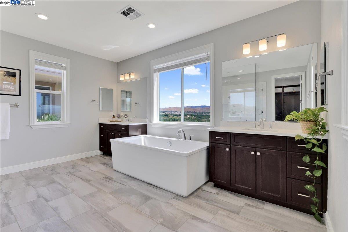 Detail Gallery Image 40 of 60 For 1059 Trumpet Vine Ln, San Ramon,  CA 94582 - 4 Beds | 3/1 Baths