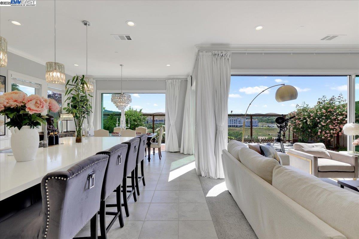 Detail Gallery Image 10 of 60 For 1059 Trumpet Vine Ln, San Ramon,  CA 94582 - 4 Beds | 3/1 Baths