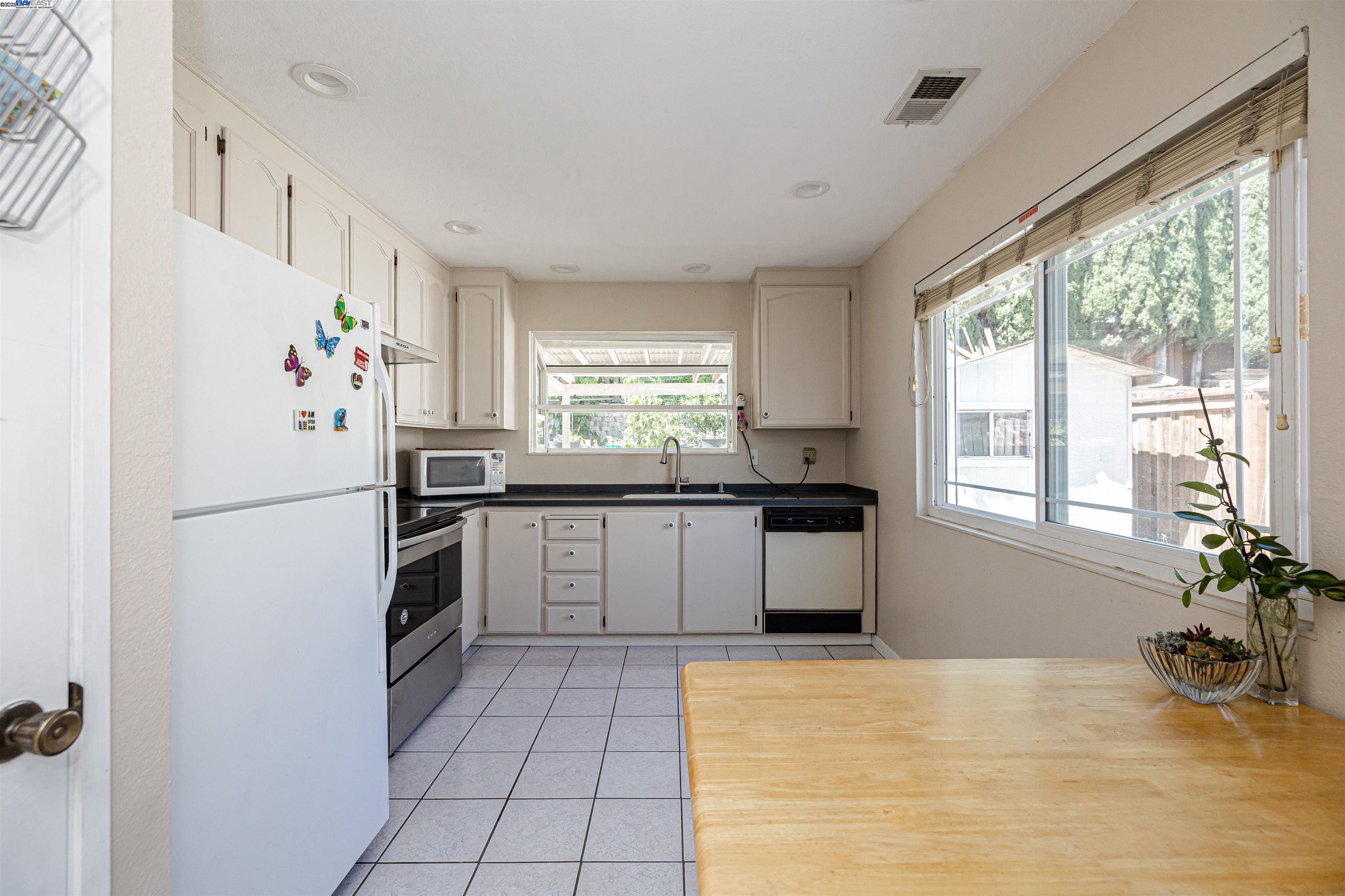 Detail Gallery Image 6 of 30 For 477 Clifford Ct, Bay Point,  CA 94565 - 3 Beds | 2/1 Baths