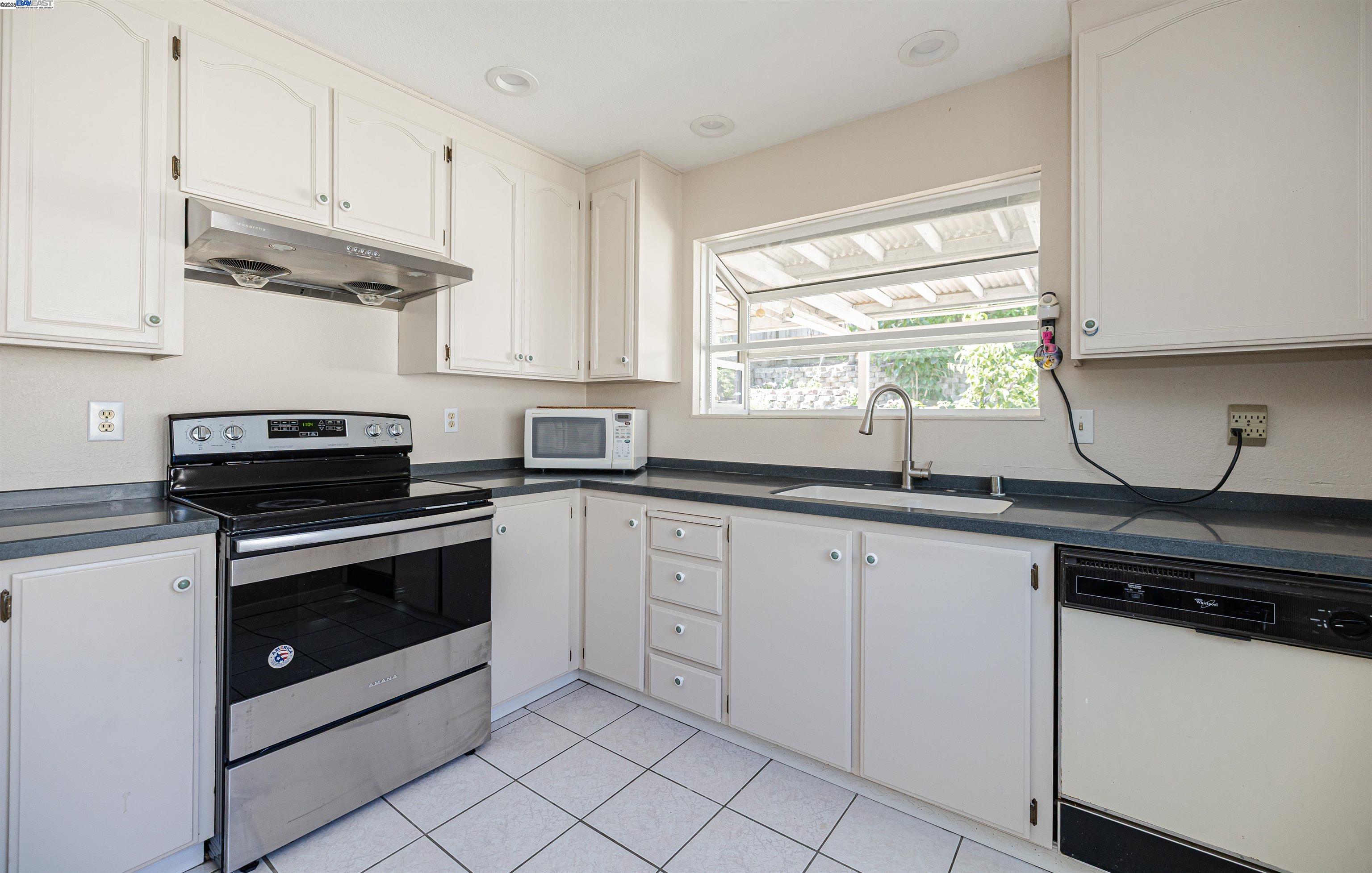 Detail Gallery Image 9 of 30 For 477 Clifford Ct, Bay Point,  CA 94565 - 3 Beds | 2/1 Baths