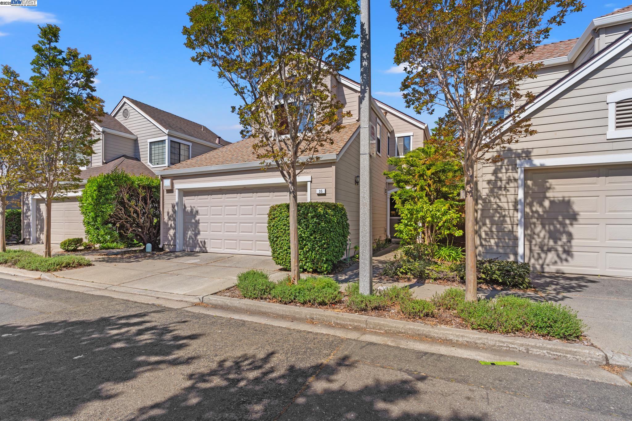 Detail Gallery Image 1 of 39 For 35 Leonard Ct, Alameda,  CA 94502 - 2 Beds | 2/1 Baths
