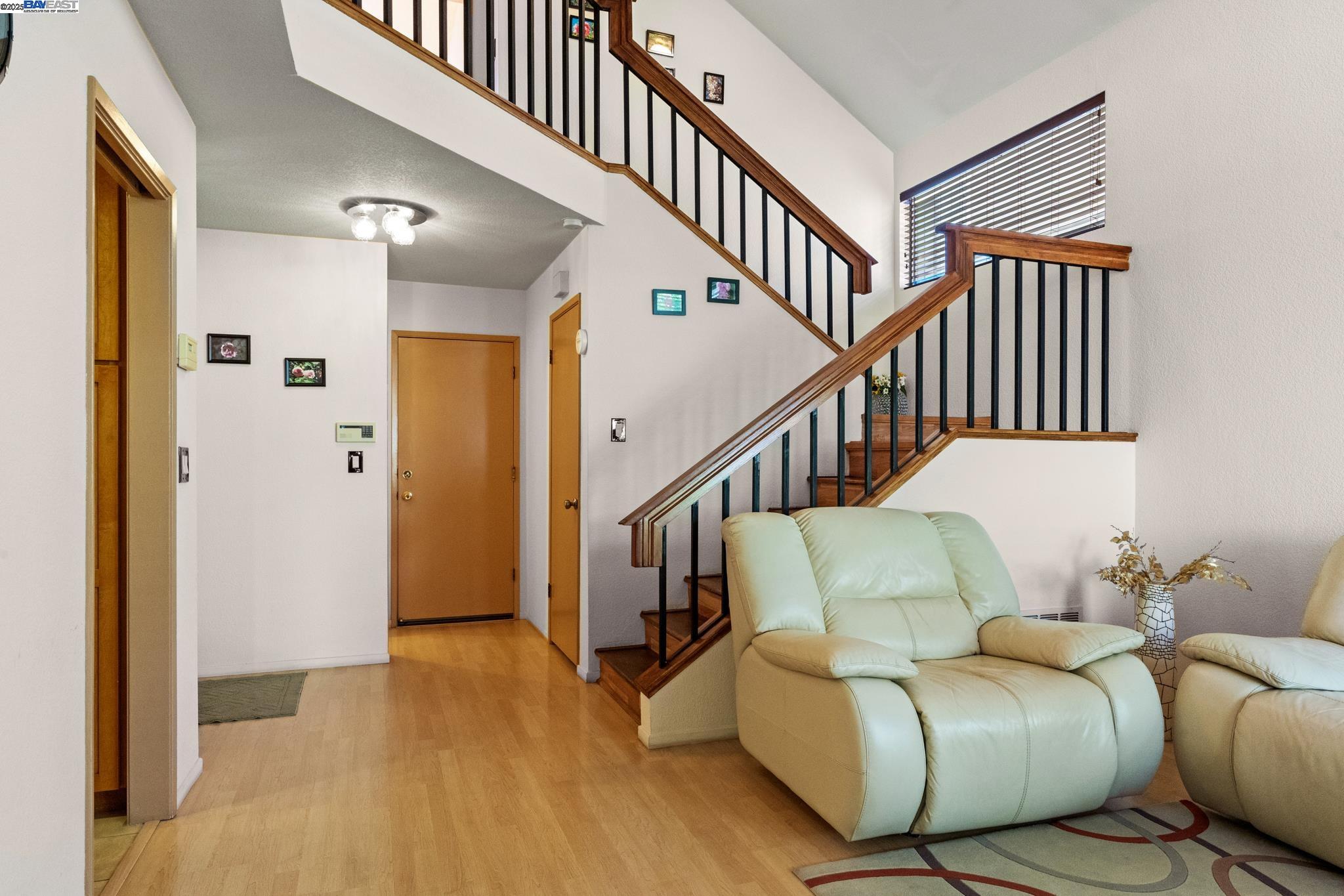 Detail Gallery Image 11 of 39 For 35 Leonard Ct, Alameda,  CA 94502 - 2 Beds | 2/1 Baths