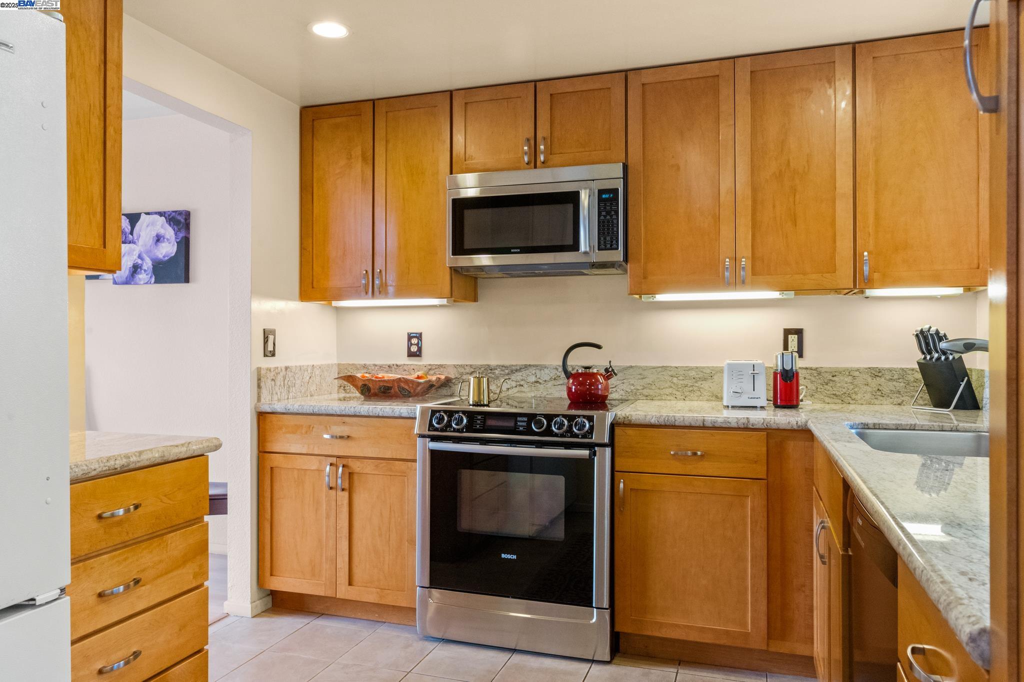 Detail Gallery Image 15 of 39 For 35 Leonard Ct, Alameda,  CA 94502 - 2 Beds | 2/1 Baths
